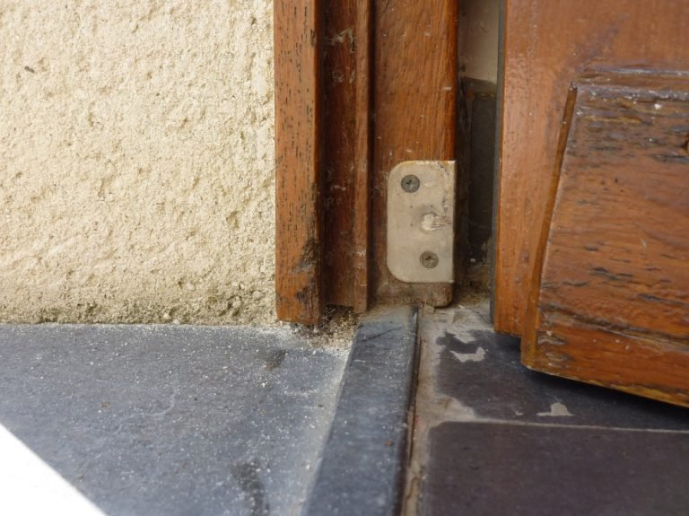 L’humidité à fait gonfler votre porte, que faire ?